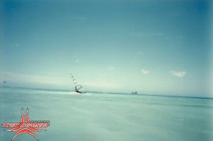 Escola-de-kitesurf-the-hand2-300x199 curso de kite surf - escola de kite - kiteboarding - kite trip - kitesurf em perobas - parrachos de perobas - São Miguel do Gostoso - curso de windsurf