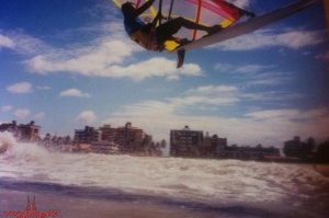 Escola-de-kitesurf-the-hand5-300x199 curso de kite surf - escola de kite - kiteboarding - kite trip - kitesurf em perobas - parrachos de perobas - São Miguel do Gostoso - curso de windsurf
